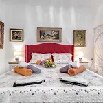 Austella Suite